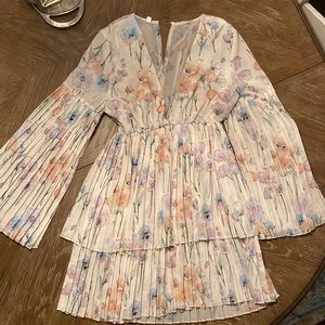 Ladies Cream floral dress. Low cut Bell sleeve Size small